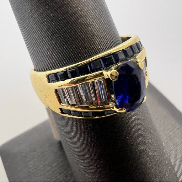 18k Yellow Gold Diamond & Sapphire Ring - Picture 4 of 10